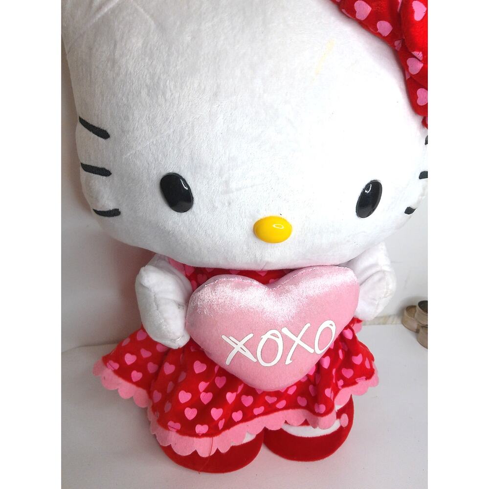 Hello Kitty Valentine Love 2017 Porch Greeter 20 Inch Plush Standing XOXO Heart - Picture 2 of 7